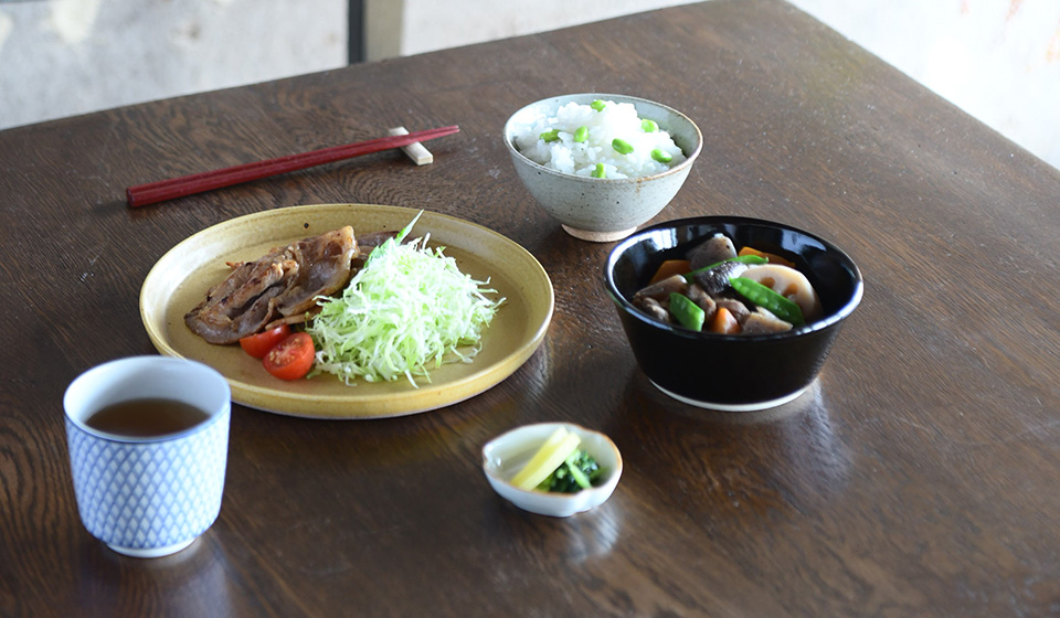産地のうつわを気負わず毎日。「きほんの一式」の楽しみ方 <益子焼・美濃焼編>